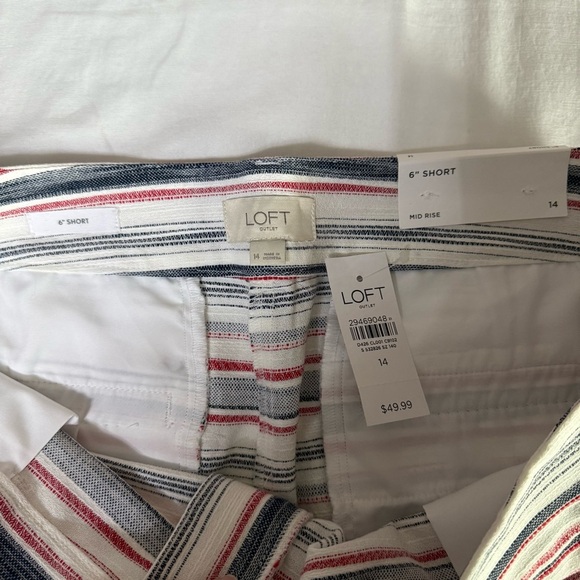 NWT Ann Taylor Loft Outlet Short Sz 14 Blue/WhiteTextured Tab Button Flat Front - Picture 3 of 5